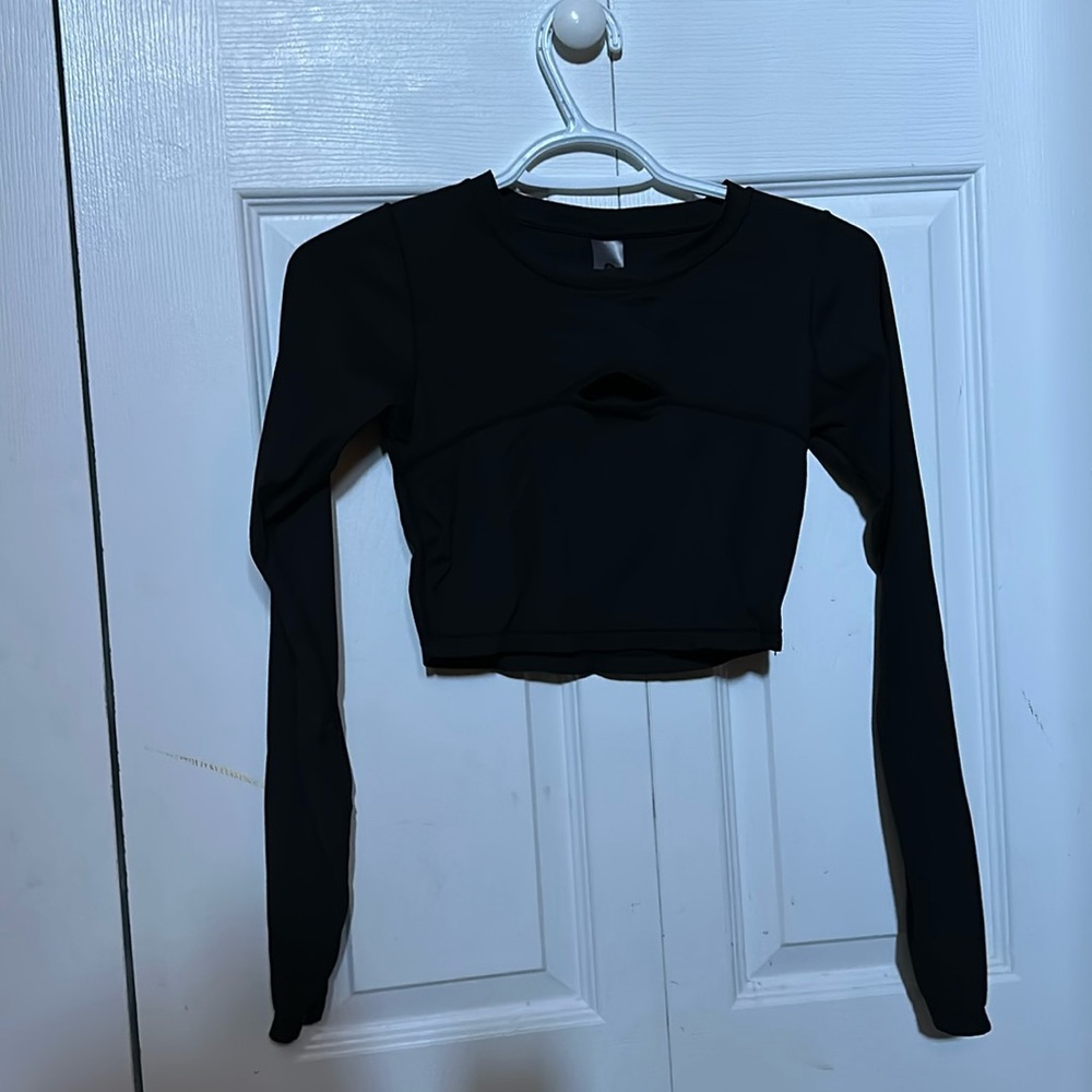 Size Small Mono B long sleeve cropped activewear.